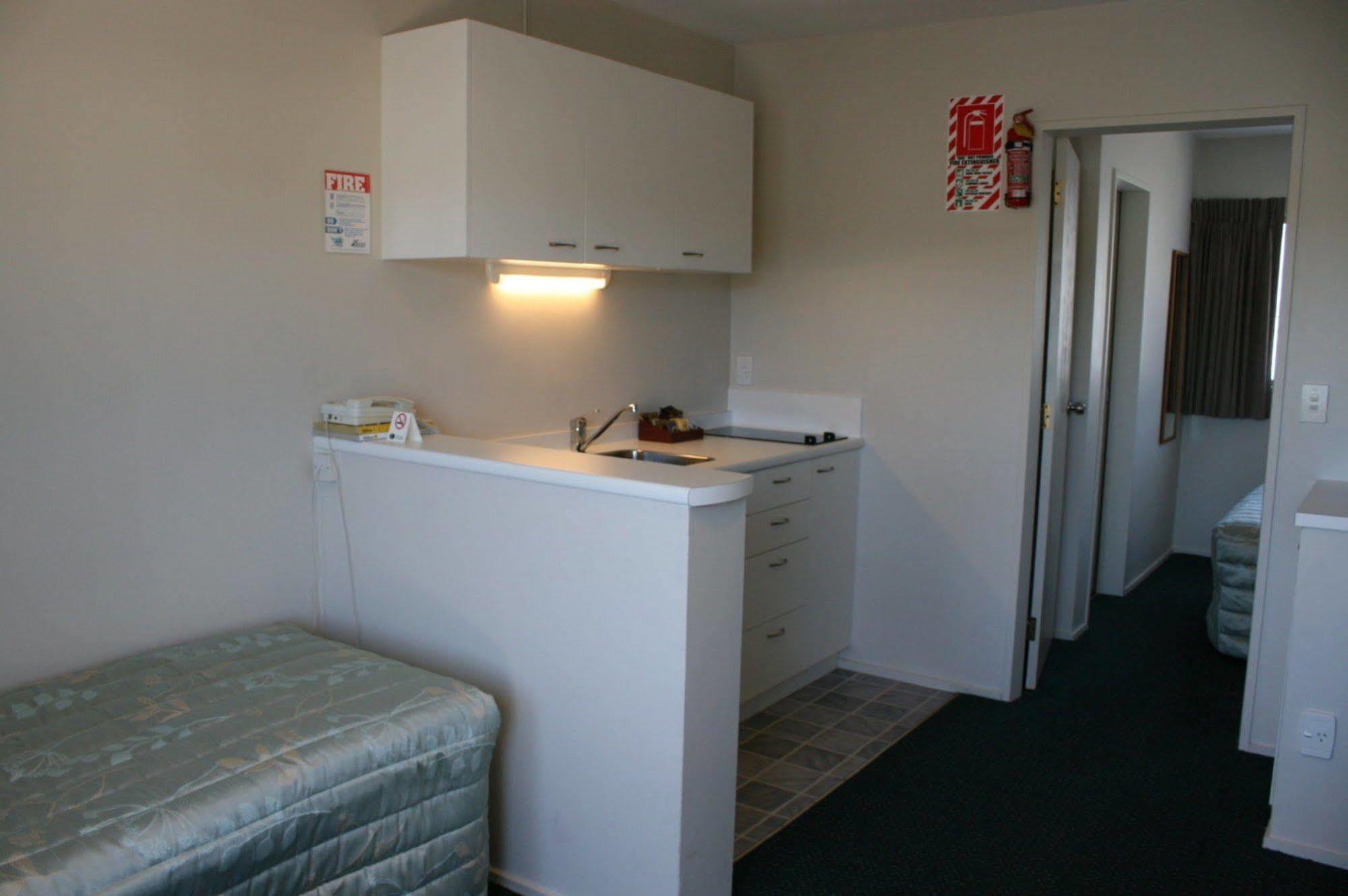 88 Wallace Court Motel Wellington Exteriör bild